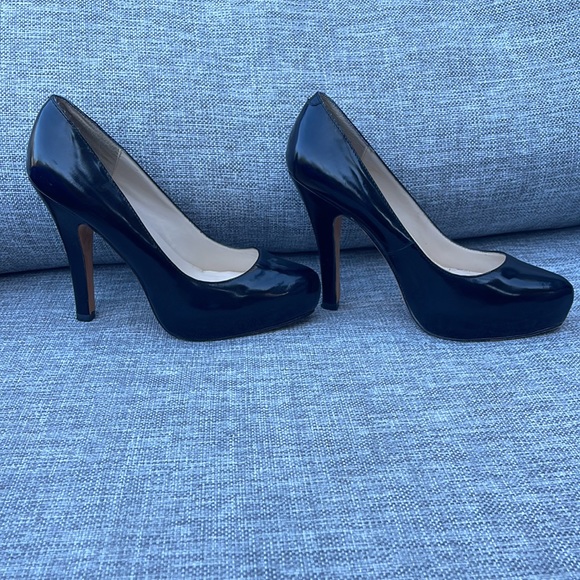 Steven by Steve Madden - black , shiny leather platform heels - Picture 2 of 12